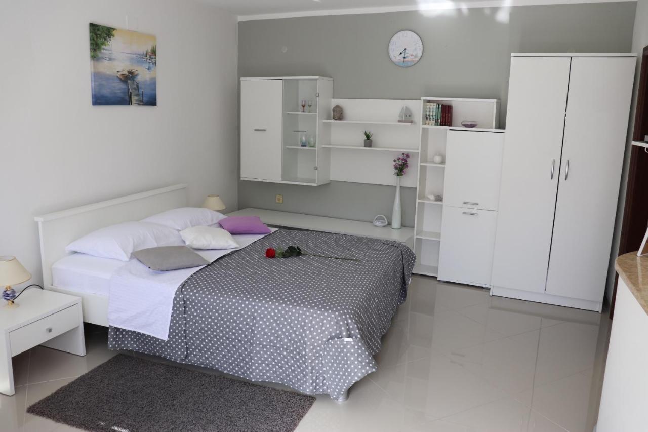 An Amazing Studio Apartment Premantura Kültér fotó